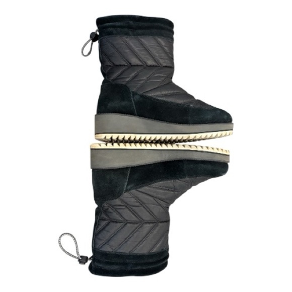 Ugg Beck Quilted Waterproof Boot Size 8 - Picture 5 of 10